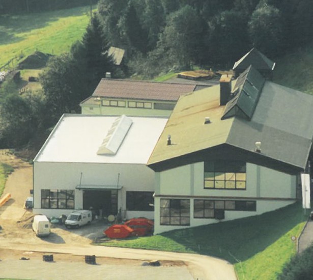 2001 - Der Standort Forstau wird um eine Montagehalle erweitert